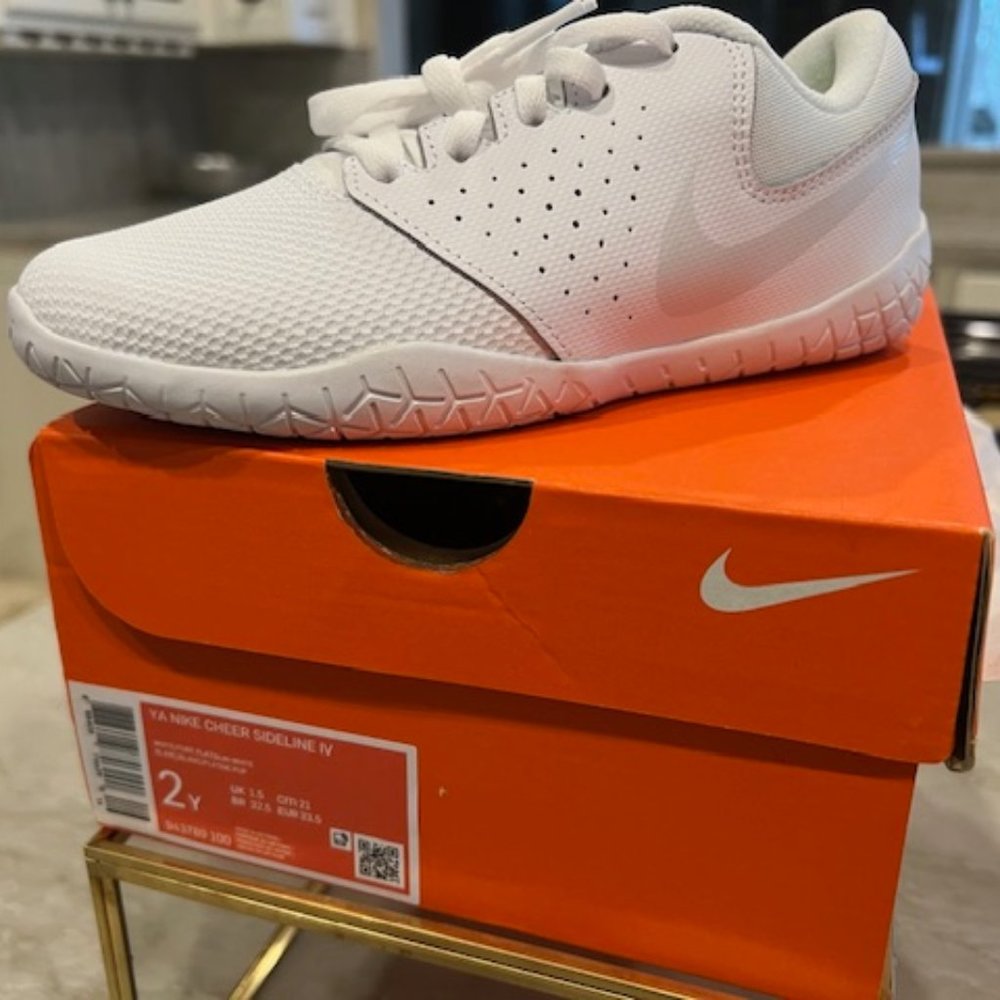 Nike Kids' Sideline IV Cheerleading Shoes Kids Size 2